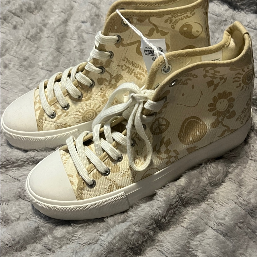 American Eagle Outfitters Cream and White High-Top Sneakers